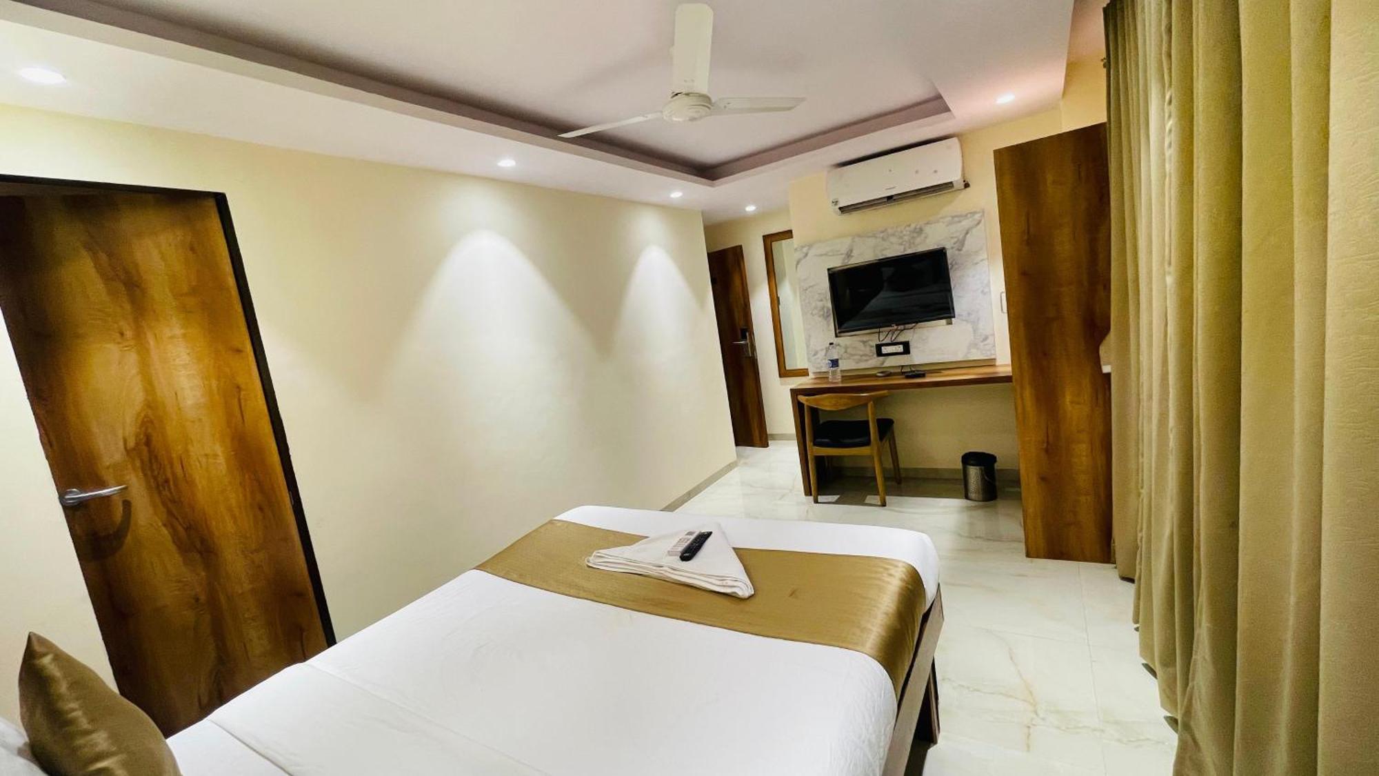 Hotel Arma Residency Mumbai Exteriör bild