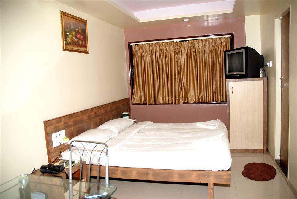 Hotel Arma Residency Mumbai Exteriör bild